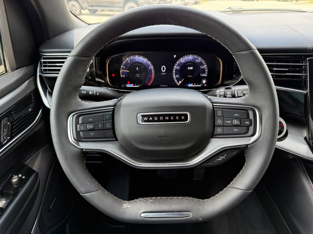 Used 2023 Jeep Wagoneer Series II RWD image 15