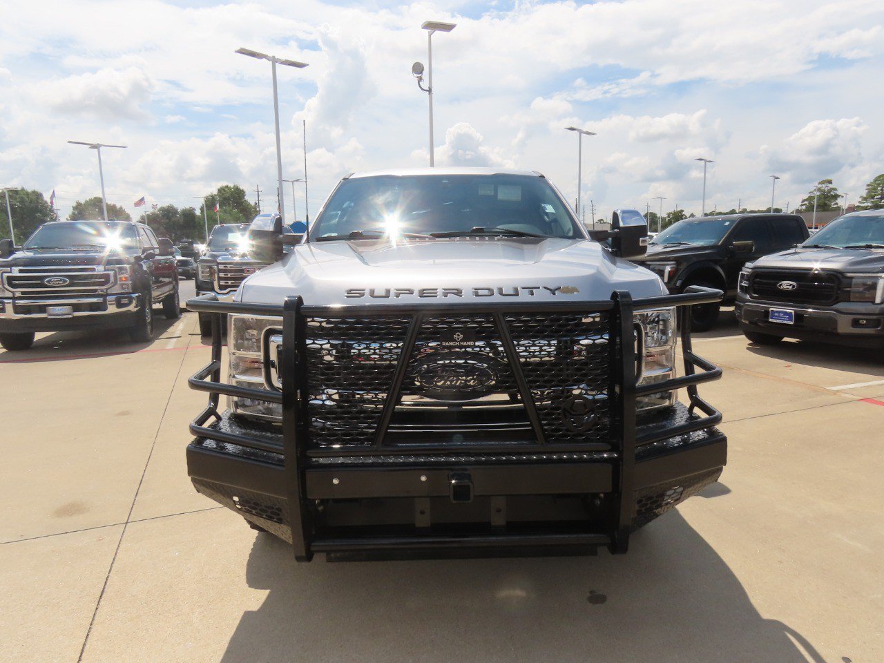 Used 2021 Ford F250 XLT w/ XLT Premium Package AWD/4WD image 5