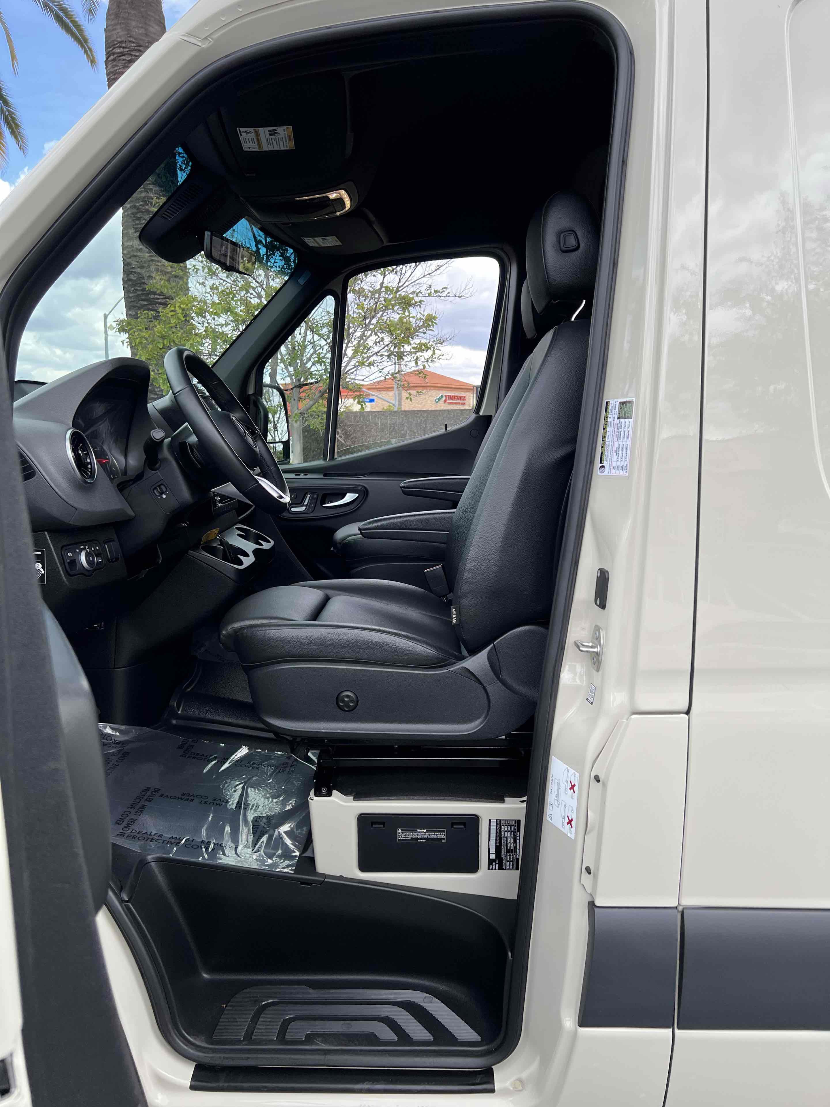 Used 2025 Mercedes-Benz Sprinter 2500 image 39