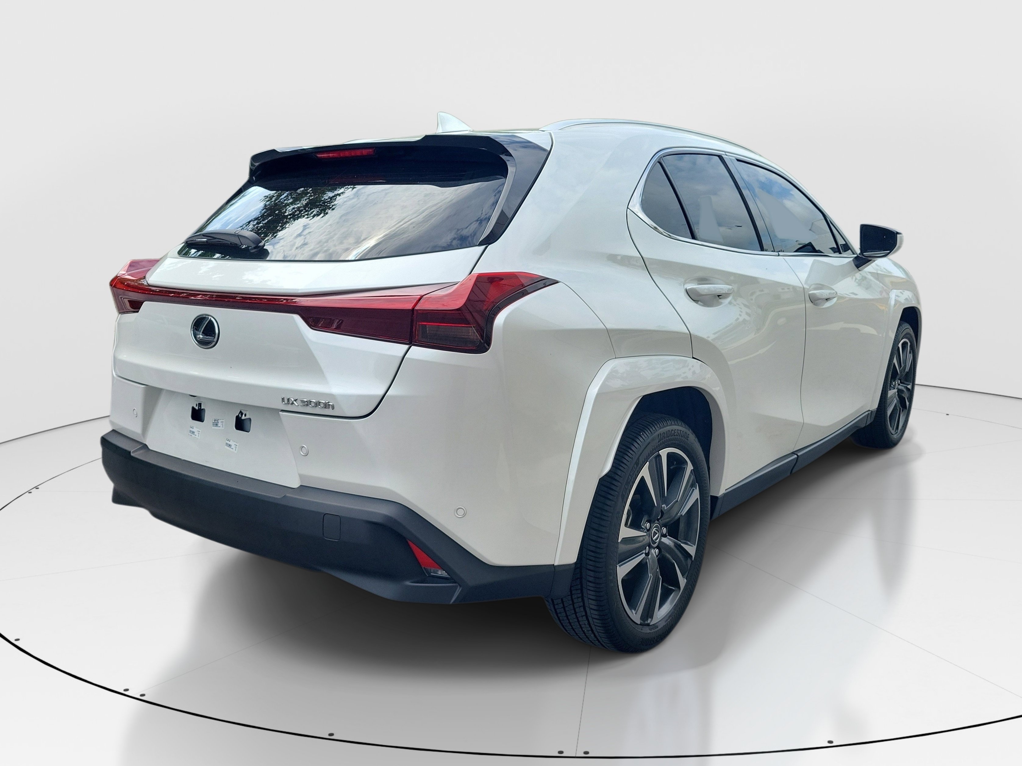 Used 2025 Lexus UX 300h FWD w/ Accessory Package (Z2) image 6