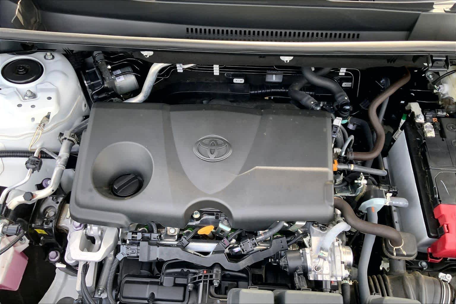 Used 2024 Toyota RAV4 LE FWD image 30