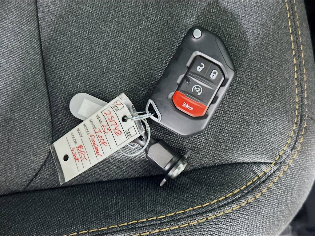 New 2025 Jeep Gladiator Sport AWD/4WD image 19