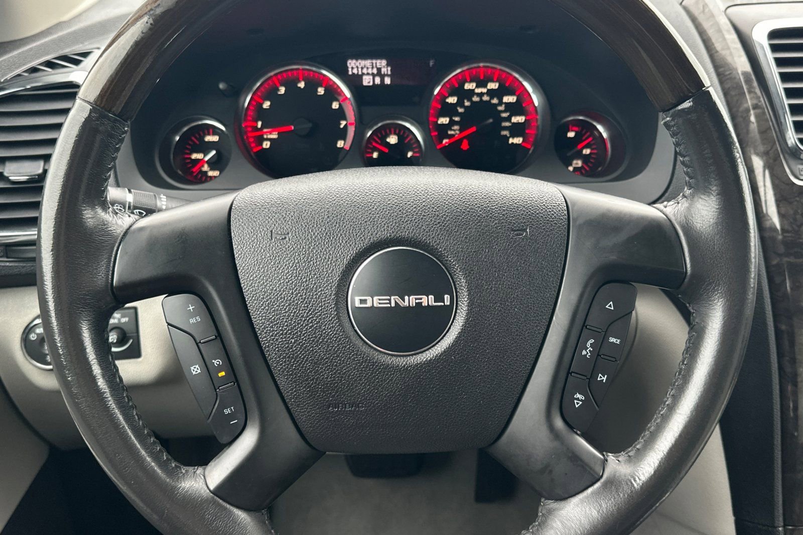 Used 2012 GMC Acadia Denali AWD/4WD image 21