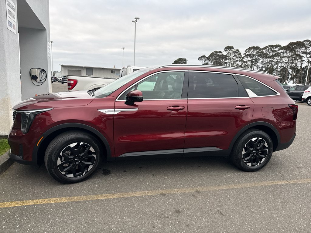 Used 2025 Kia Sorento S FWD image 6