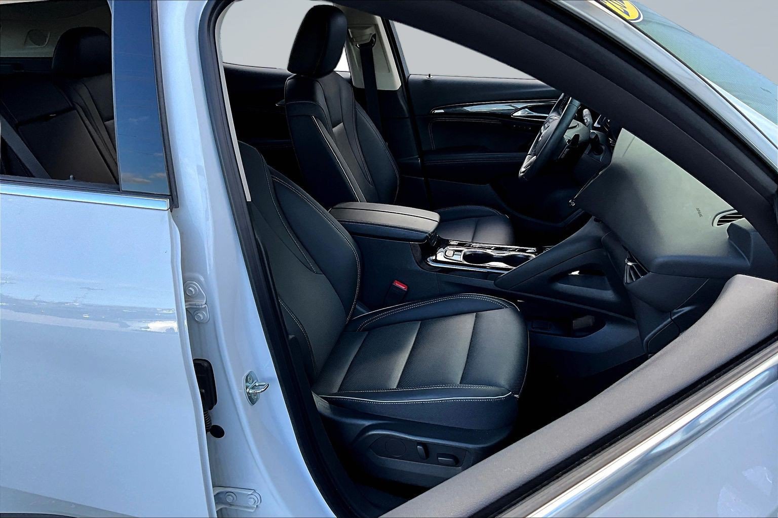 Used 2023 Buick Envision Essence AWD/4WD image 25