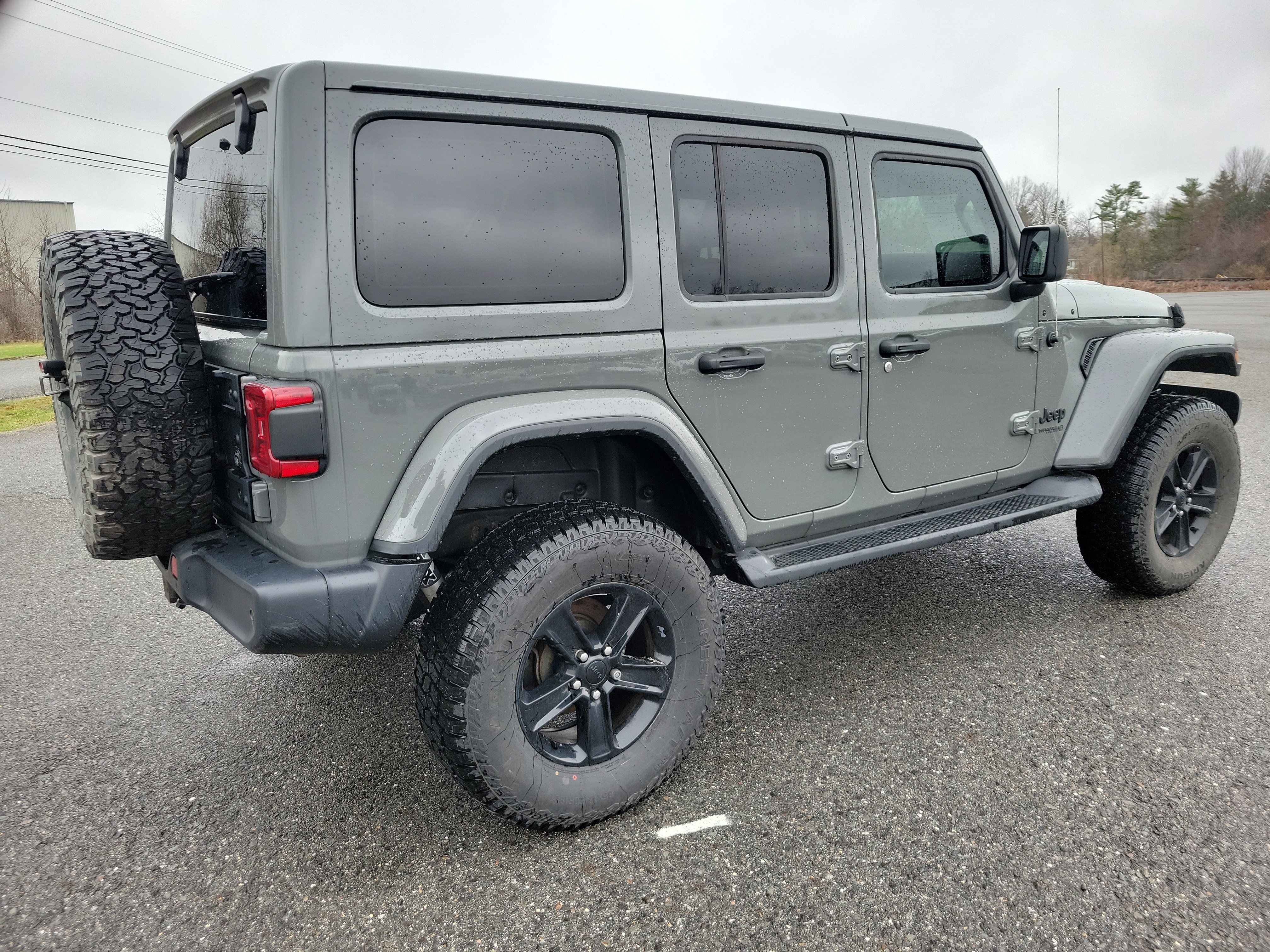 Used 2021 Jeep Wrangler Unlimited Sahara AWD/4WD image 5