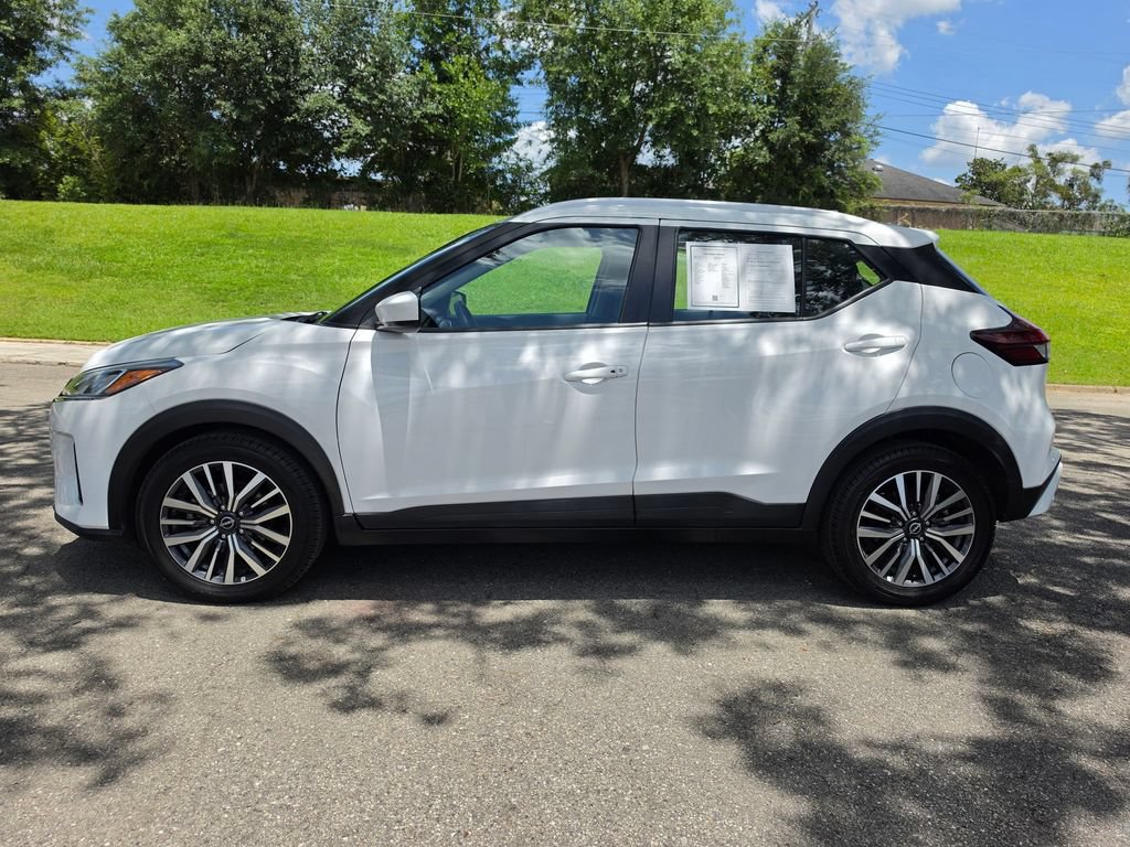 Used 2023 Nissan Kicks SV FWD image 2