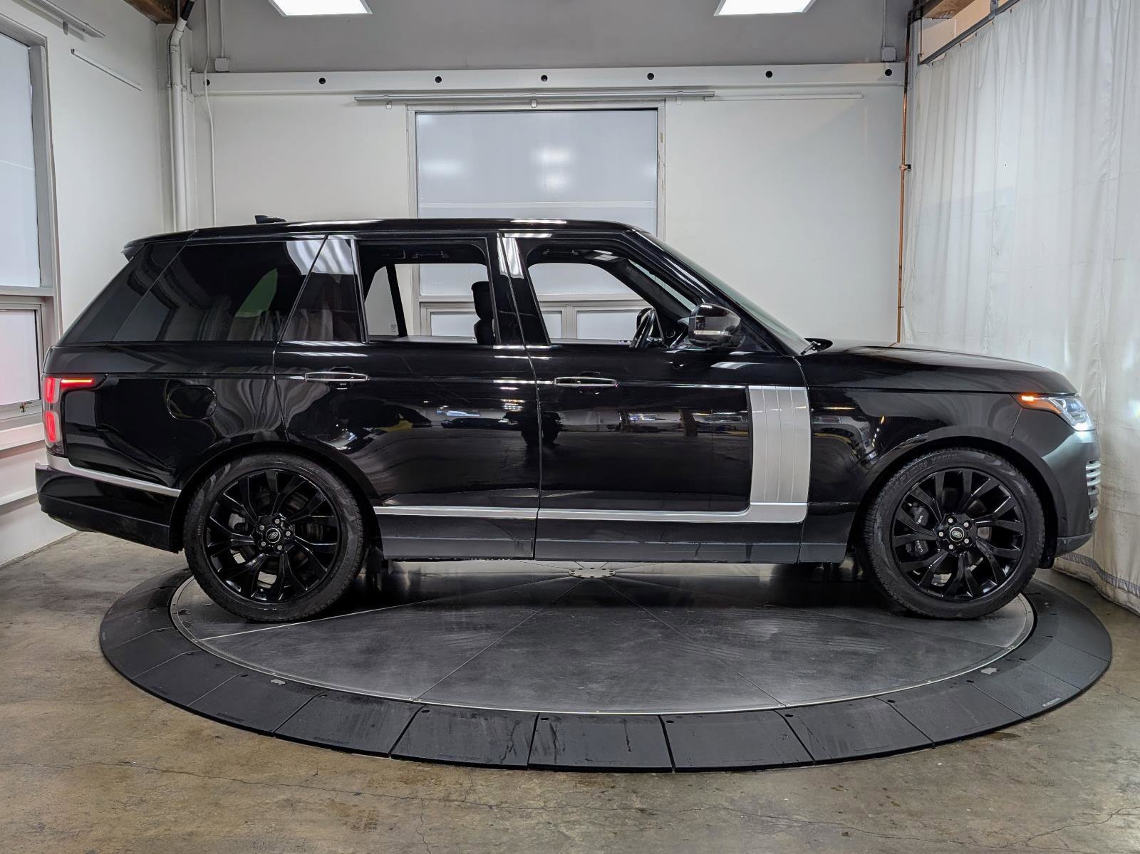 Used 2022 Land Rover Range Rover Autobiography image 10