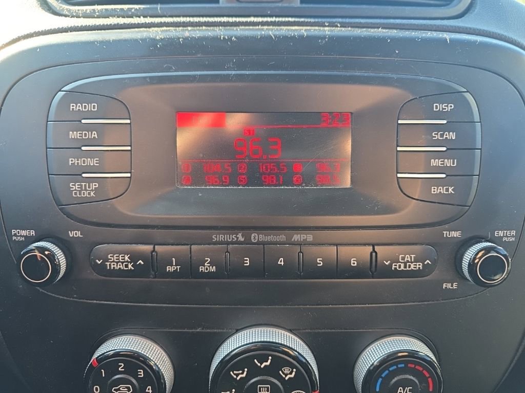 Used 2015 Kia Soul + image 26