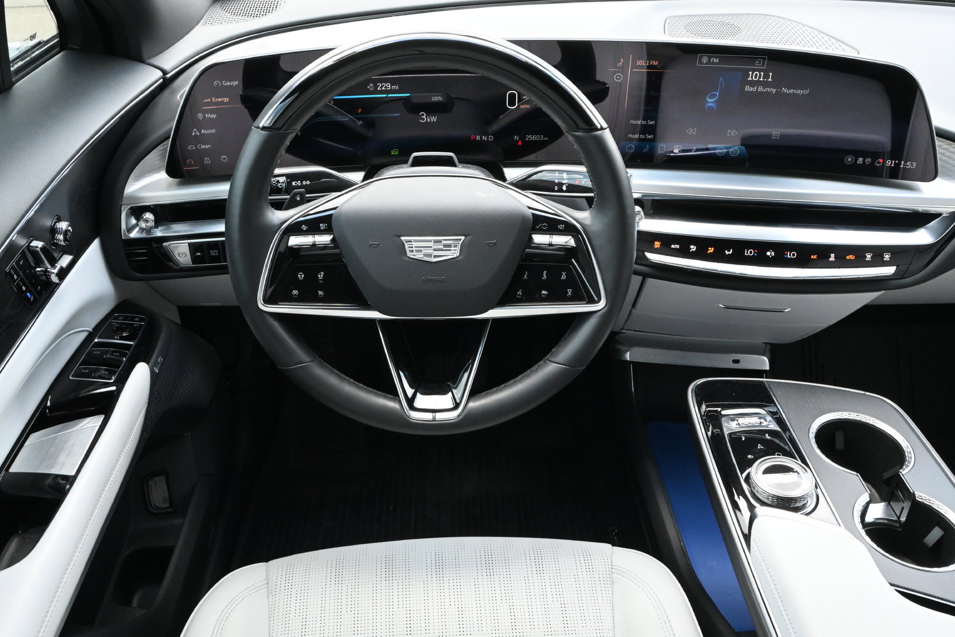 Certified 2024 Cadillac Lyriq Luxury w/ LPO, Floor Liner Package AWD/4WD image 9
