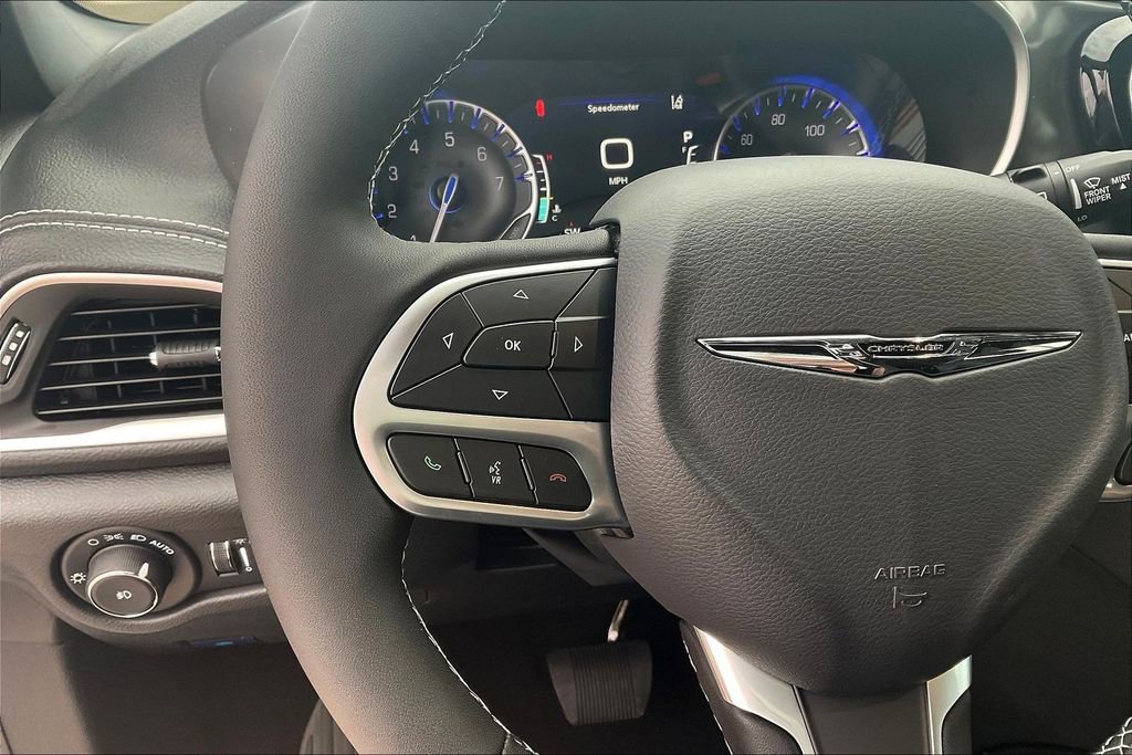 New 2026 Chrysler Pacifica Select FWD image 13