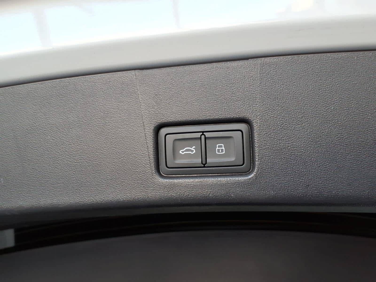 Used 2024 Audi Q4 e-tron Premium Plus AWD/4WD image 13