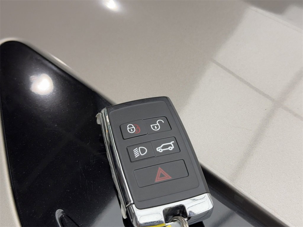 Used 2021 Land Rover Range Rover Evoque R-Dynamic SE image 60