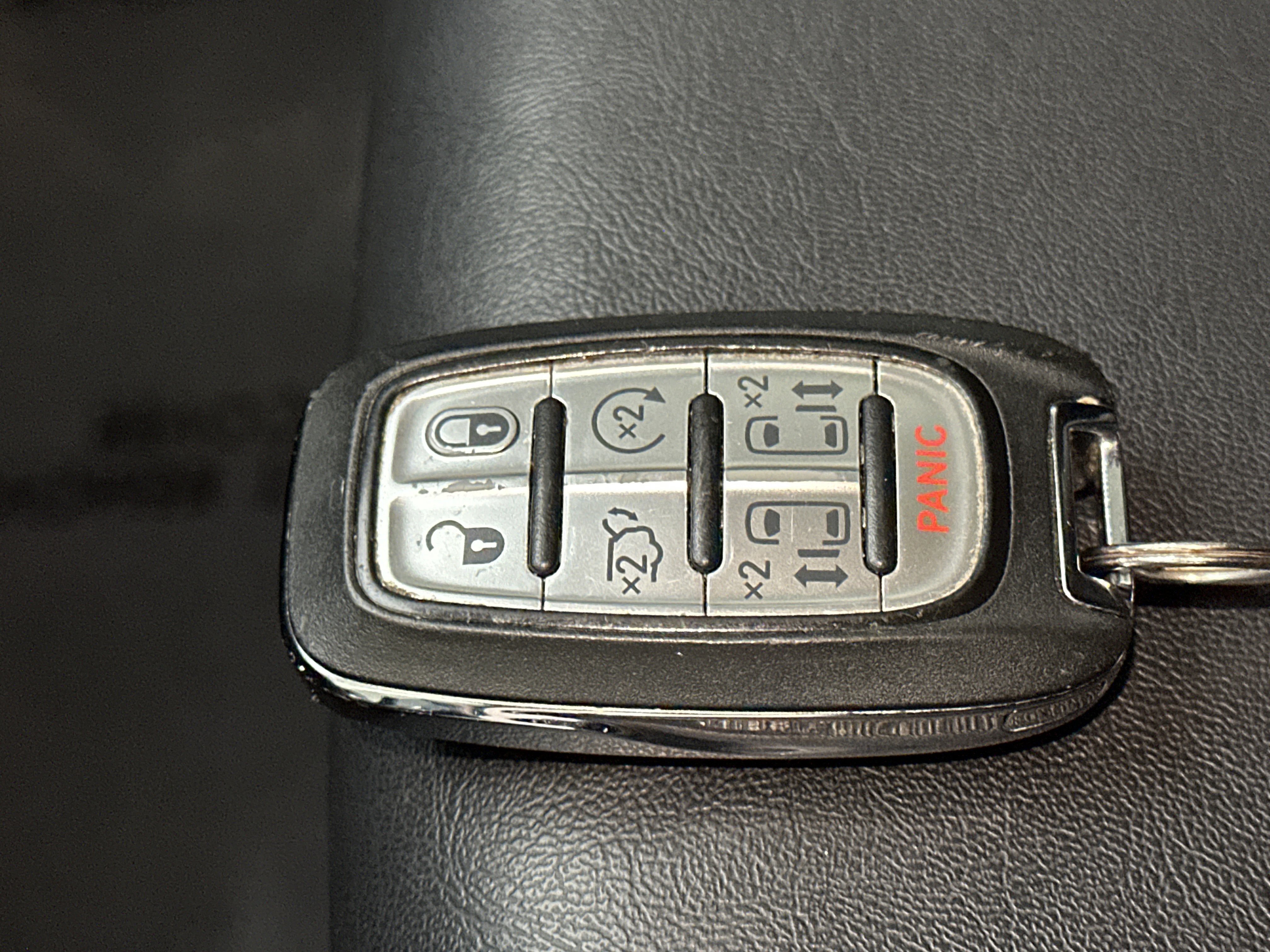 Used 2025 Chrysler Pacifica Select FWD image 40