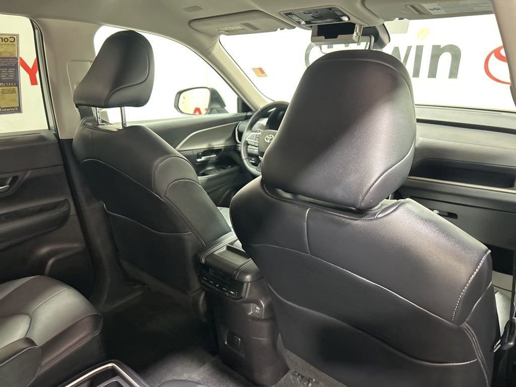 Used 2025 Toyota Grand Highlander AWD image 14