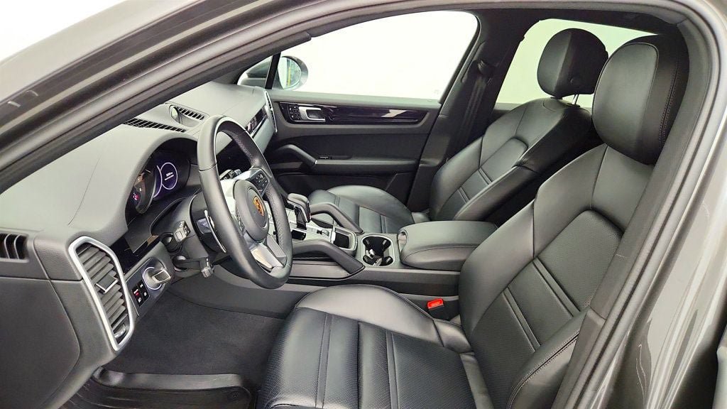 Used 2021 Porsche Cayenne AWD/4WD image 19