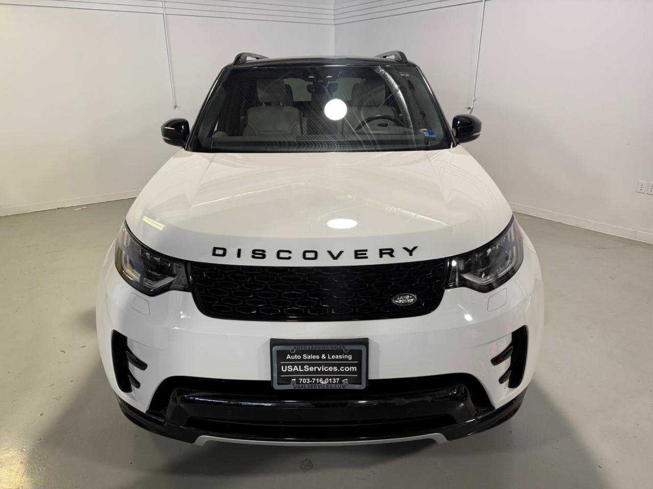 Used 2020 Land Rover Discovery Landmark AWD/4WD image 3