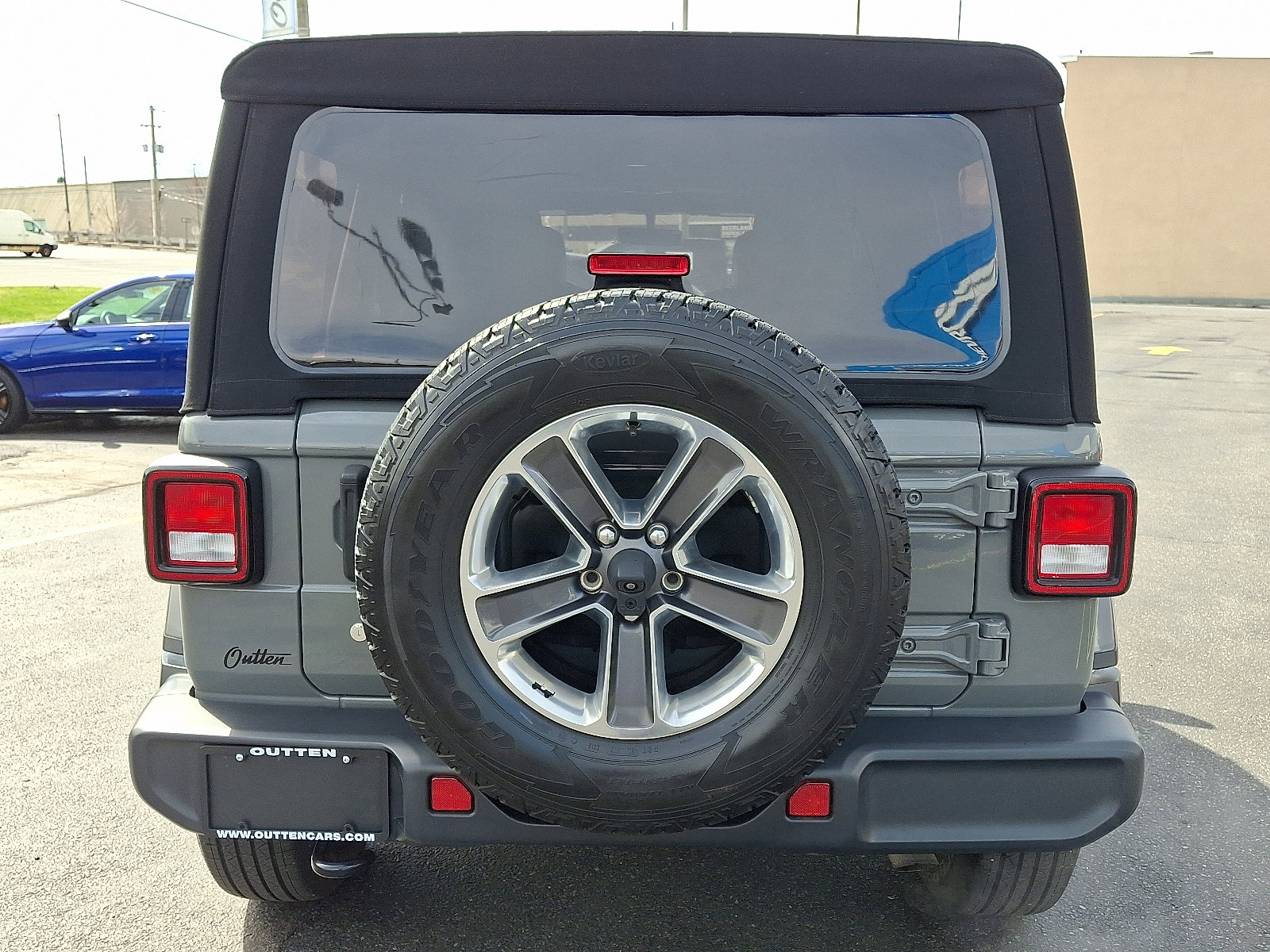 Used 2019 Jeep Wrangler Unlimited Sahara w/ Dual Top Group image 4