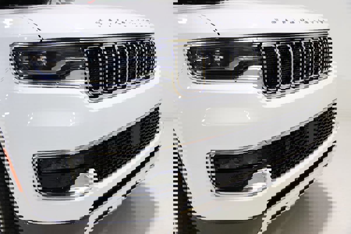 Used 2022 Jeep Wagoneer Series III w/ Premium Group I image 26