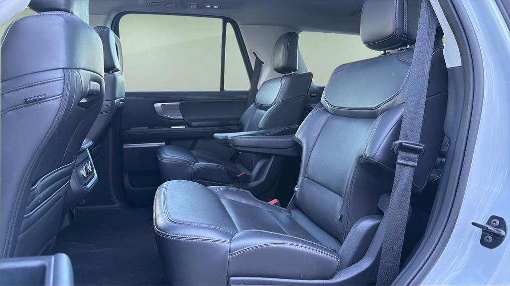 Used 2025 Ford Expedition Platinum AWD/4WD image 22
