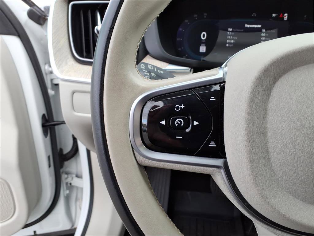 Used 2023 Volvo XC60 B5 Plus w/ Protection Package Premier image 14