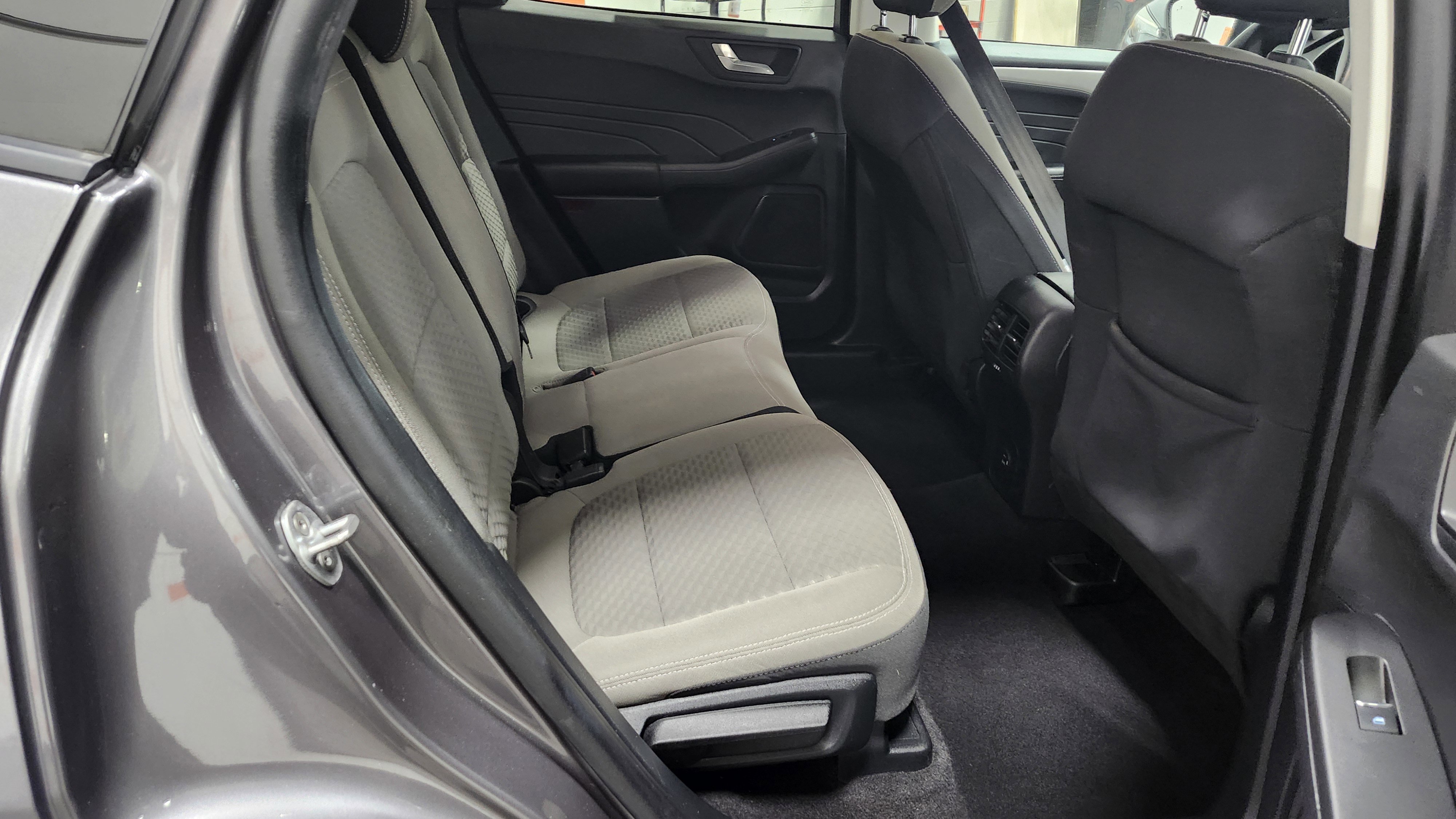 Used 2021 Ford Escape SE image 17