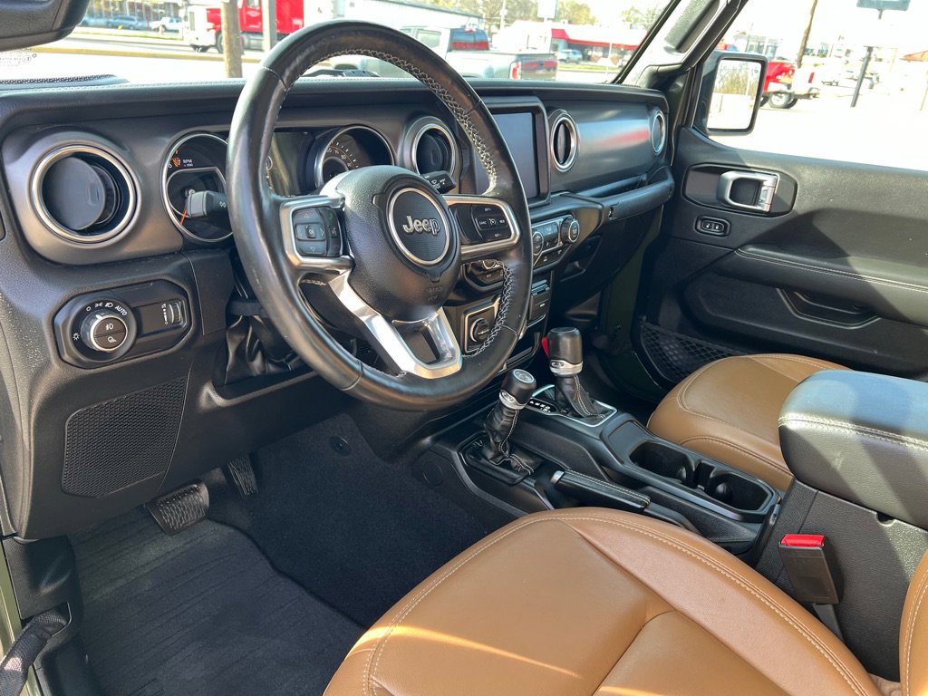 Used 2023 Jeep Gladiator Rubicon w/ Cold Weather Group AWD/4WD image 23