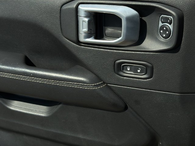 Used 2022 Jeep Wrangler Unlimited Sahara AWD/4WD image 33