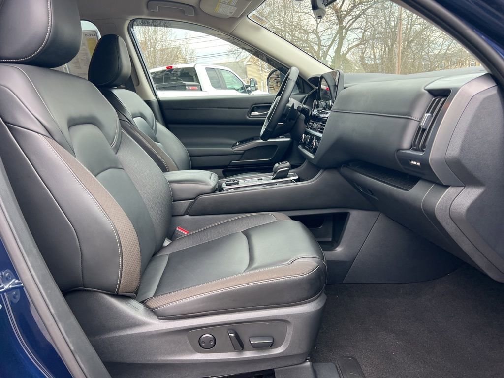 Used 2024 Nissan Pathfinder SL image 27