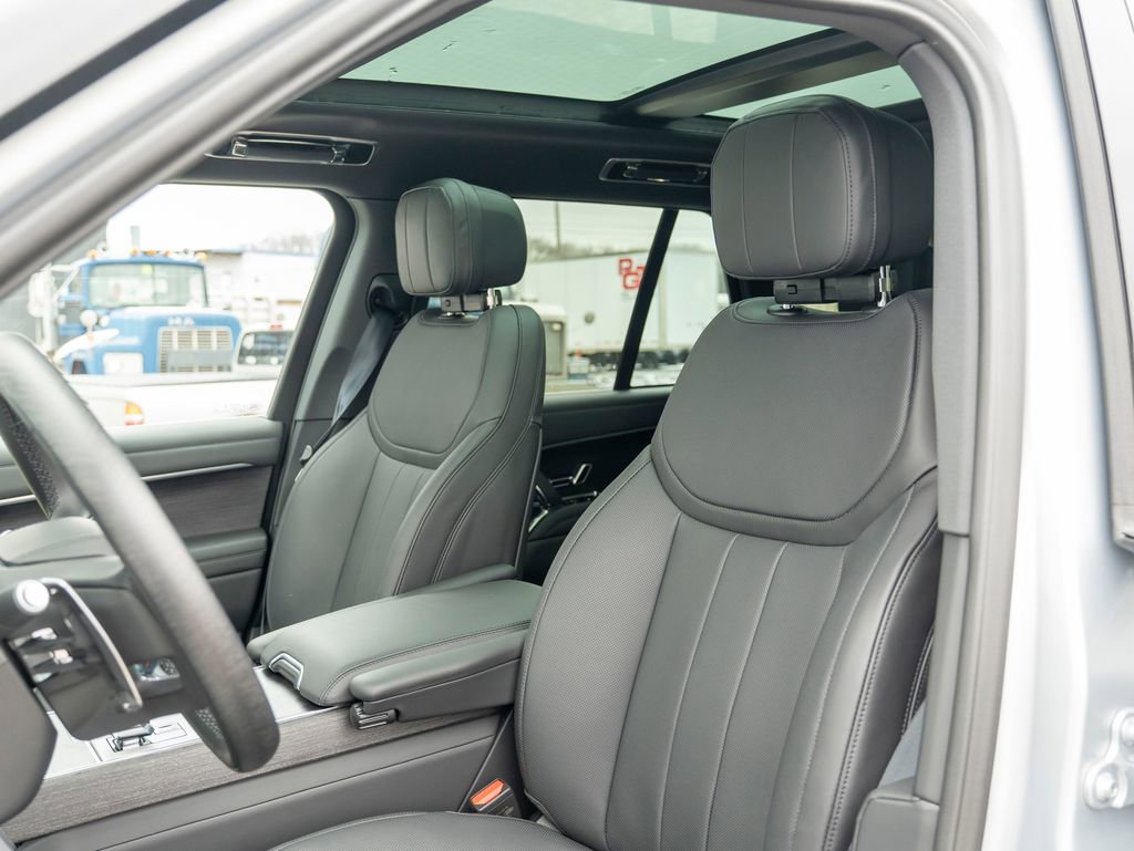 New 2025 Land Rover Range Rover SE image 19