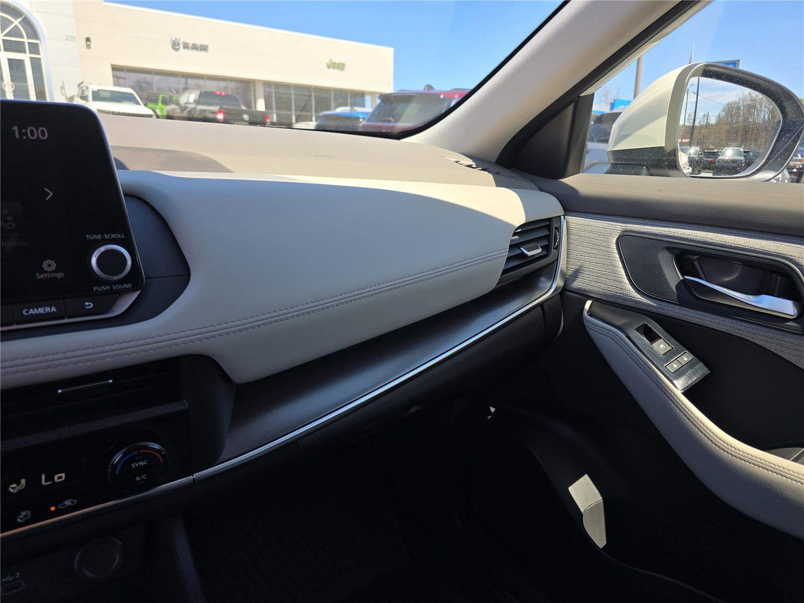 Used 2023 Nissan Rogue SV FWD image 25