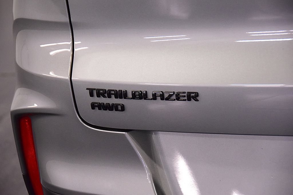 Used 2023 Chevrolet TrailBlazer RS w/ Convenience Package AWD/4WD image 11