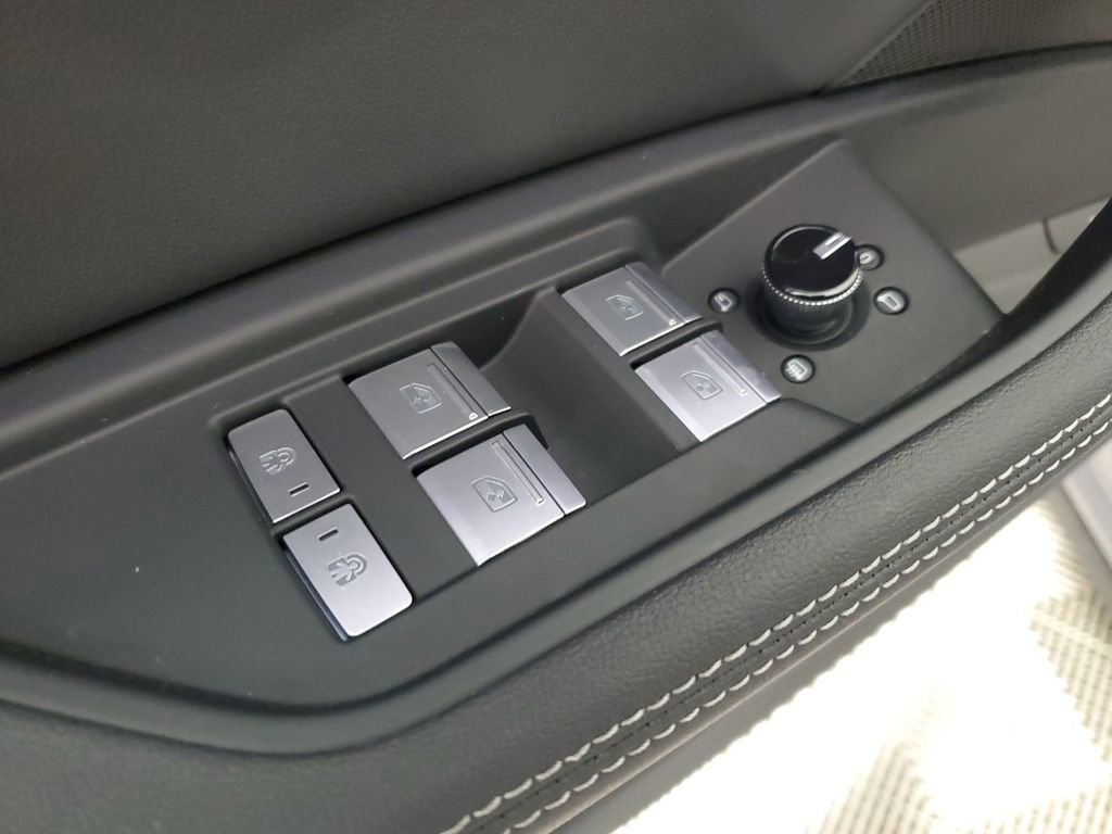 Used 2023 Audi e-tron Premium Plus w/ Premium Plus Package image 20