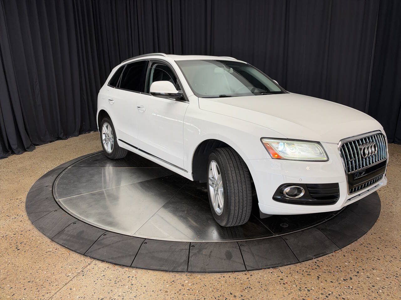 Used 2016 Audi Q5 2.0T Premium Plus w/ Technology Package AWD/4WD image 8