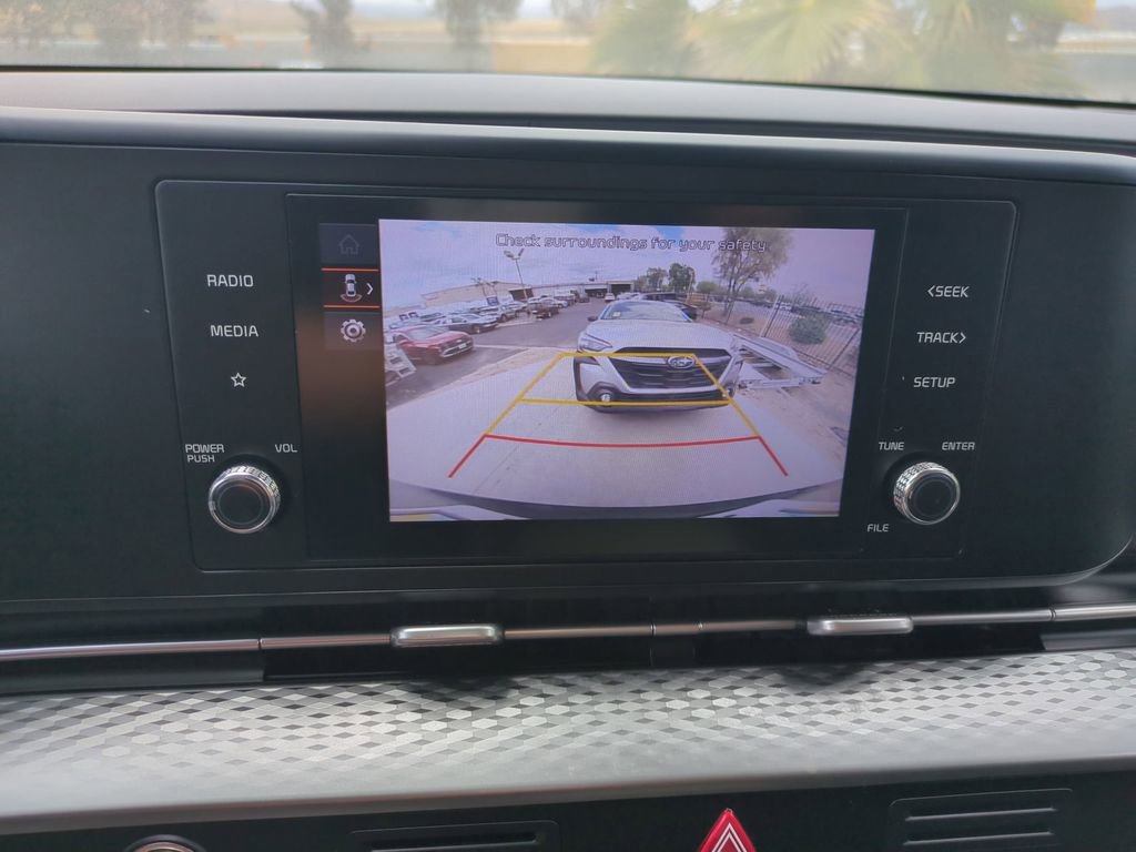 Used 2023 Kia Carnival LX FWD image 16