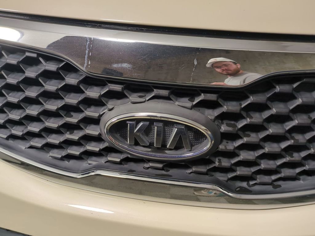 Used 2012 Kia Sorento LX image 13