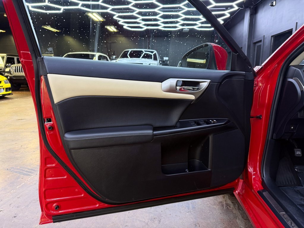 Used 2014 Lexus CT 200h image 12