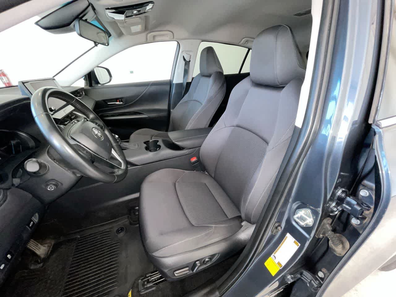 Used 2024 Toyota Venza LE AWD/4WD image 11