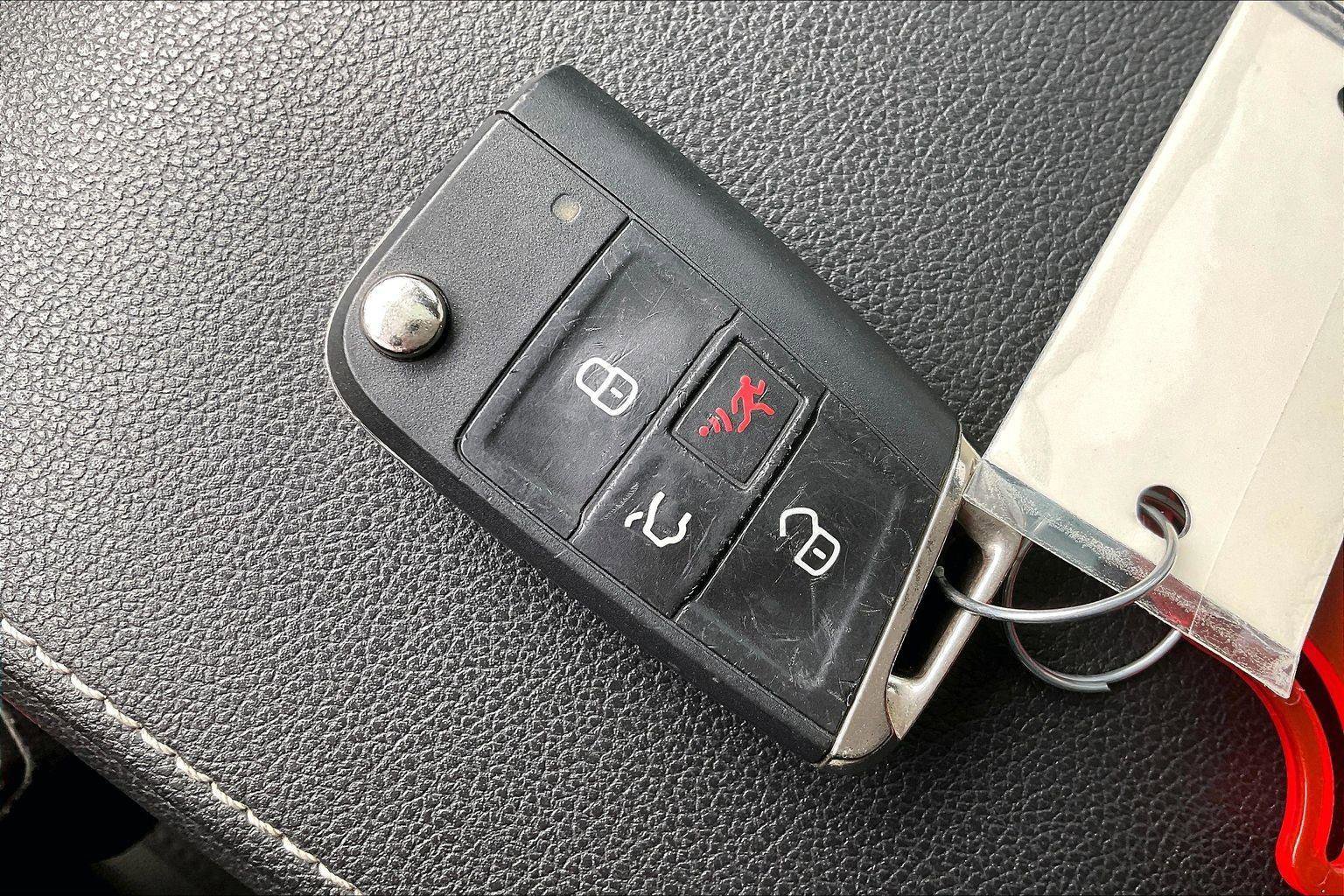 Used 2021 Volkswagen Tiguan SE w/ Panoramic Sunroof Package image 10