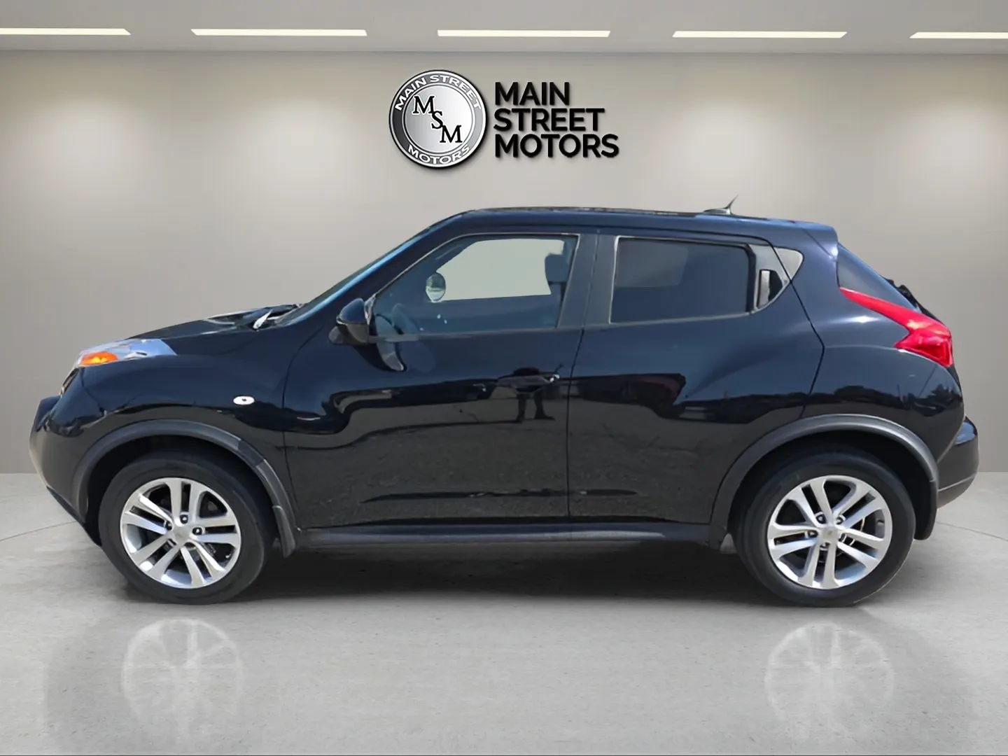 Used 2013 Nissan Juke SV FWD image 2