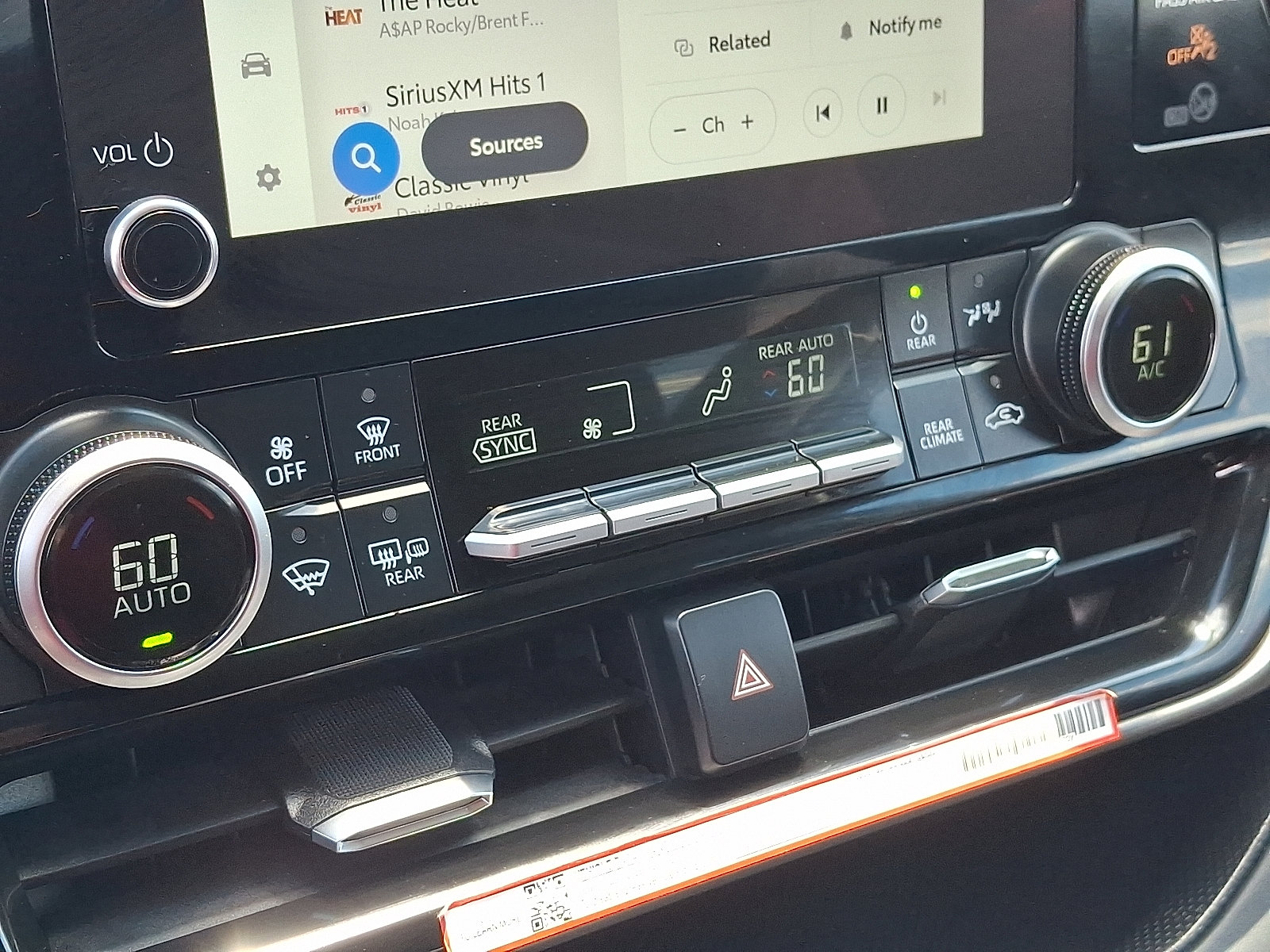 Used 2025 Toyota Highlander LE AWD/4WD image 16