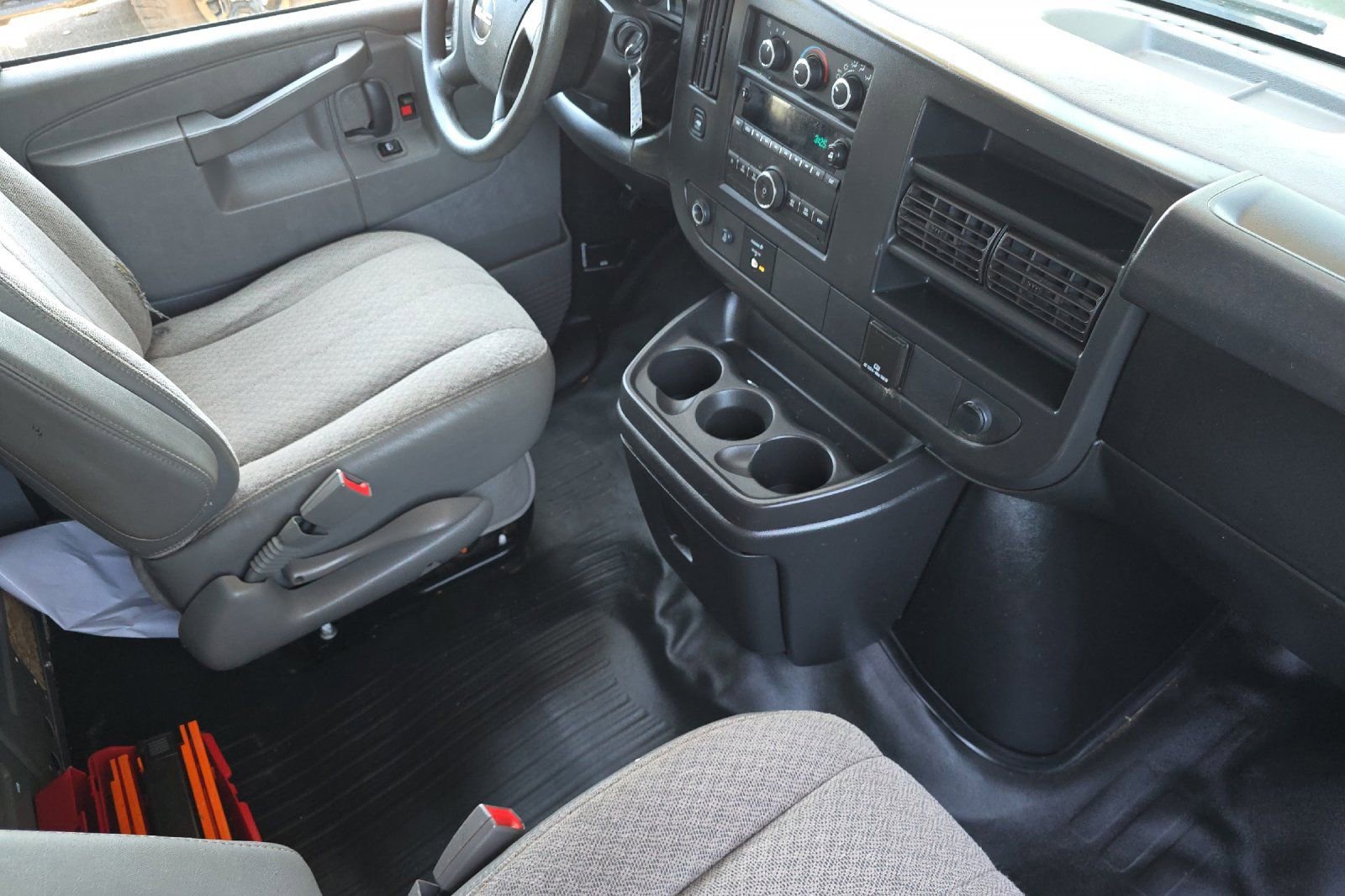 Used 2017 GMC Savana 2500 RWD image 16