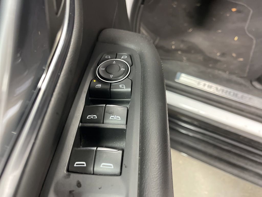 Used 2024 Chevrolet Suburban Premier image 25