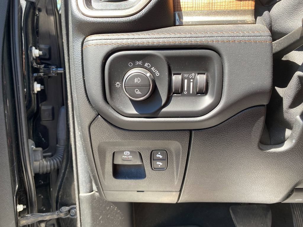 Used 2021 RAM 1500 Limited AWD/4WD image 14