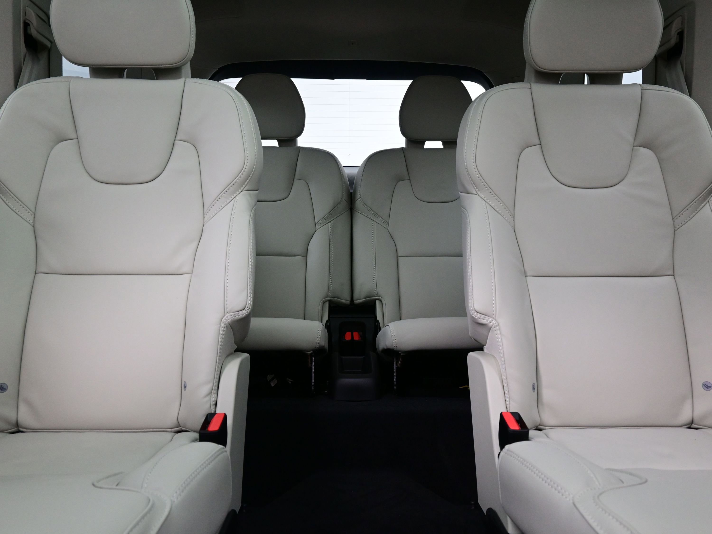 Used 2025 Volvo XC90 B6 Ultra w/ Protection Package image 17