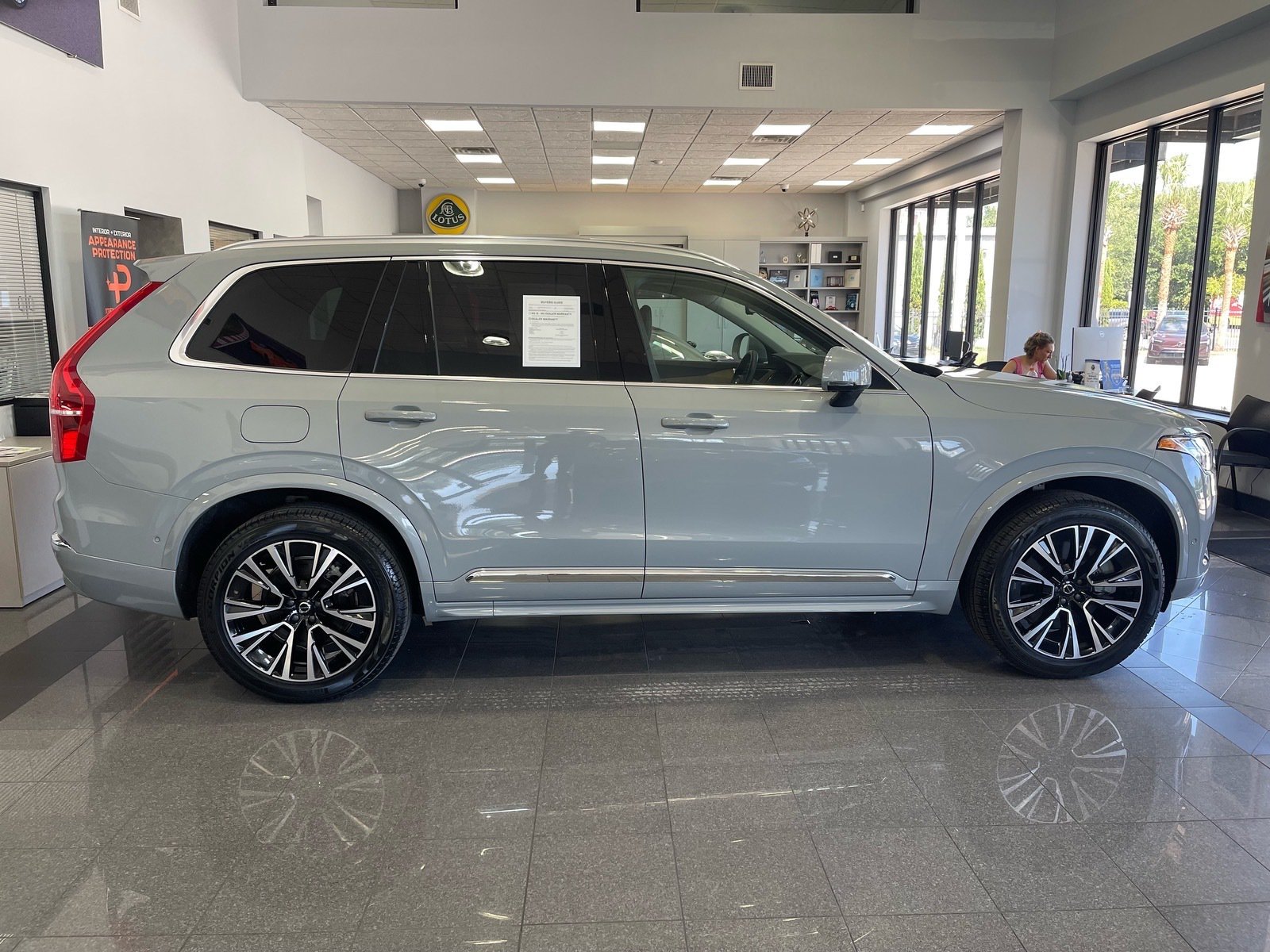 Used 2025 Volvo XC90 T8 Plus w/ Protection Package Premier AWD/4WD image 6