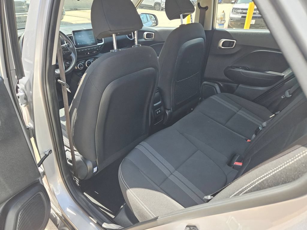 Used 2025 Hyundai Venue SEL FWD image 27