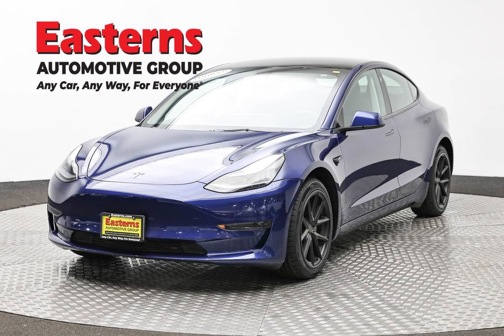 Used 2023 Tesla Model 3 Standard Range image 1