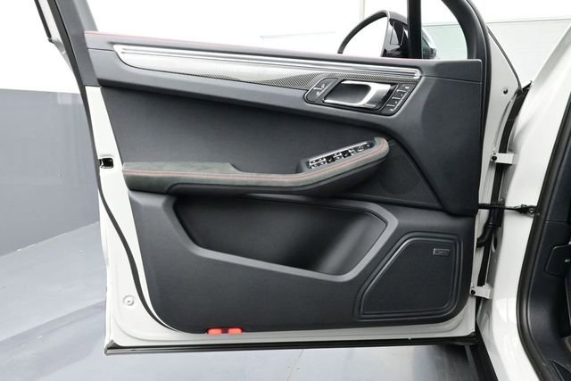 New 2026 Porsche Macan GTS AWD/4WD image 7