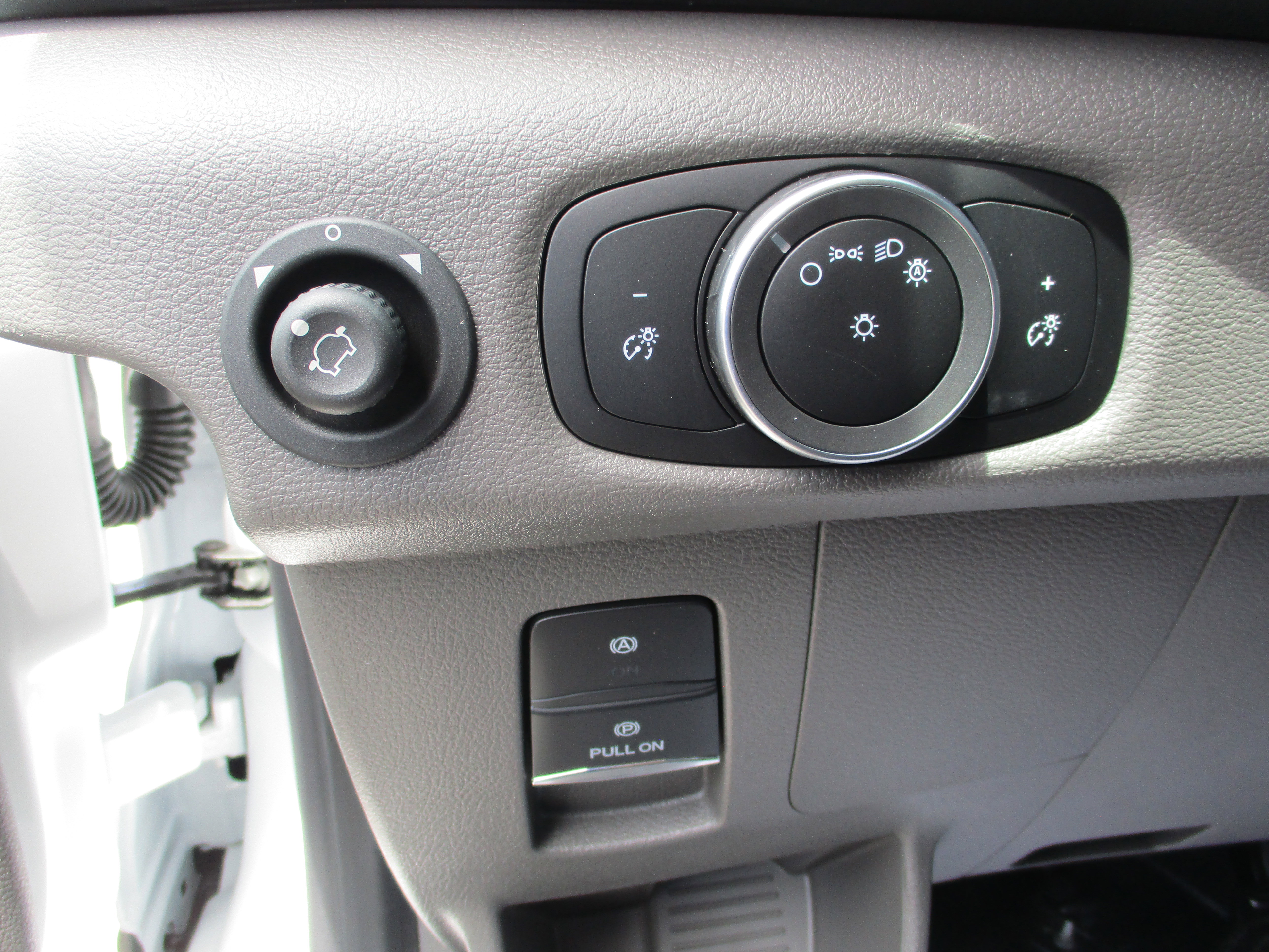 New 2025 Ford Transit 250 148 Medium Roof image 9